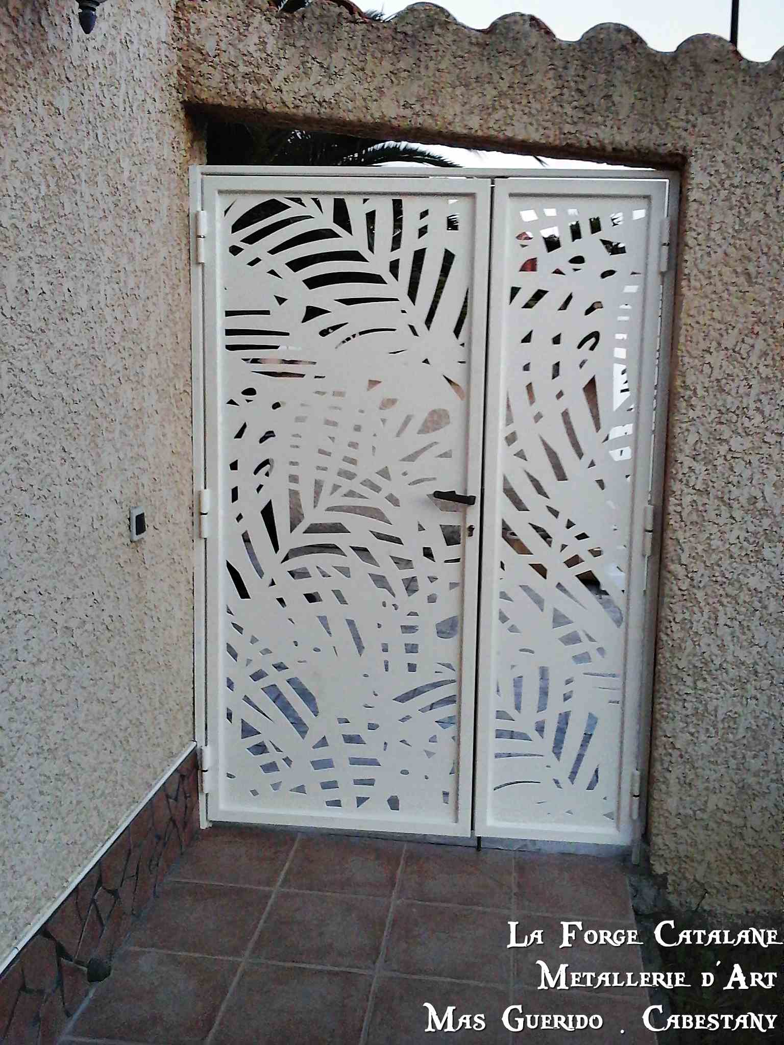 porte decoupe laser thermolaquage blanc forge catalane.jpg